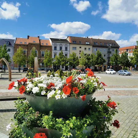 Modern-Stadtnah-Ruhig-Parkplatz Und Geschirrspueler Pasewalk Esterno foto