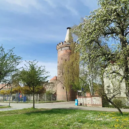 Modern-Stadtnah-Ruhig-Parkplatz Und Geschirrspueler Pasewalk Esterno foto