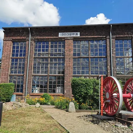 Modern-Stadtnah-Ruhig-Parkplatz Und Geschirrspueler Pasewalk Esterno foto