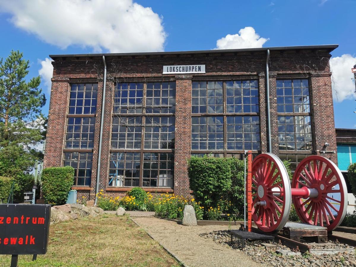 Modern-stadtnah-ruhig-parkplatz Und Geschirrspueler