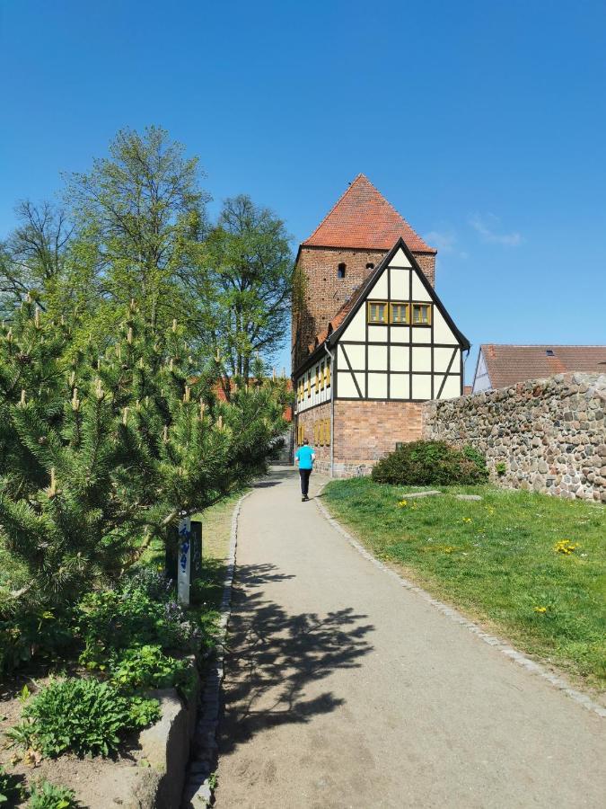 Modern-stadtnah-ruhig-parkplatz Und Geschirrspueler